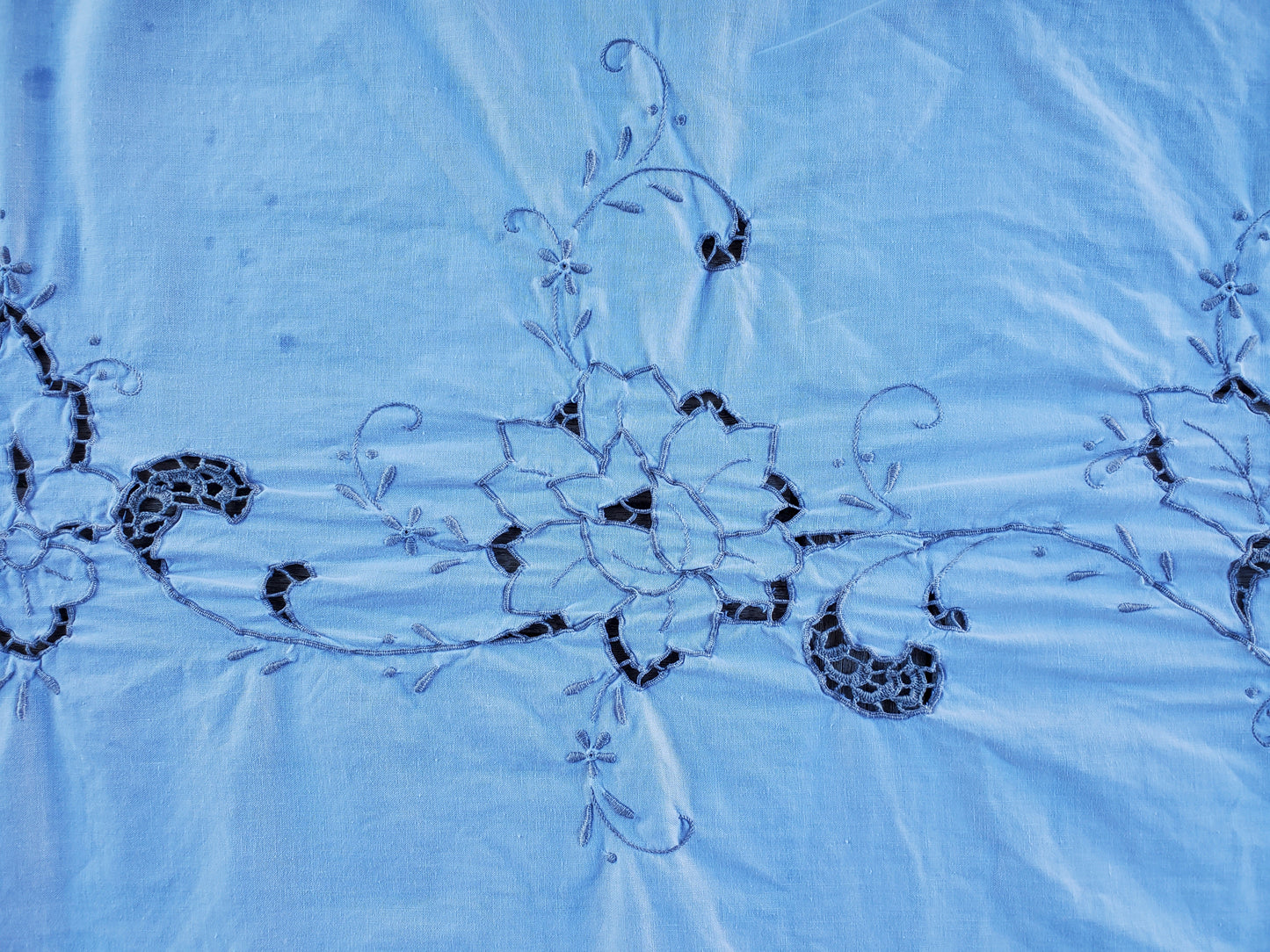 Nappe ancienne brodée