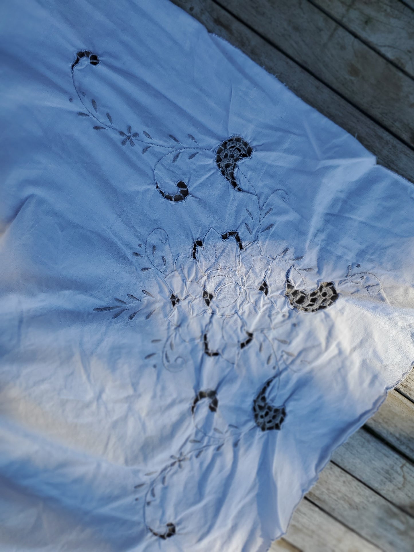 Nappe ancienne brodée