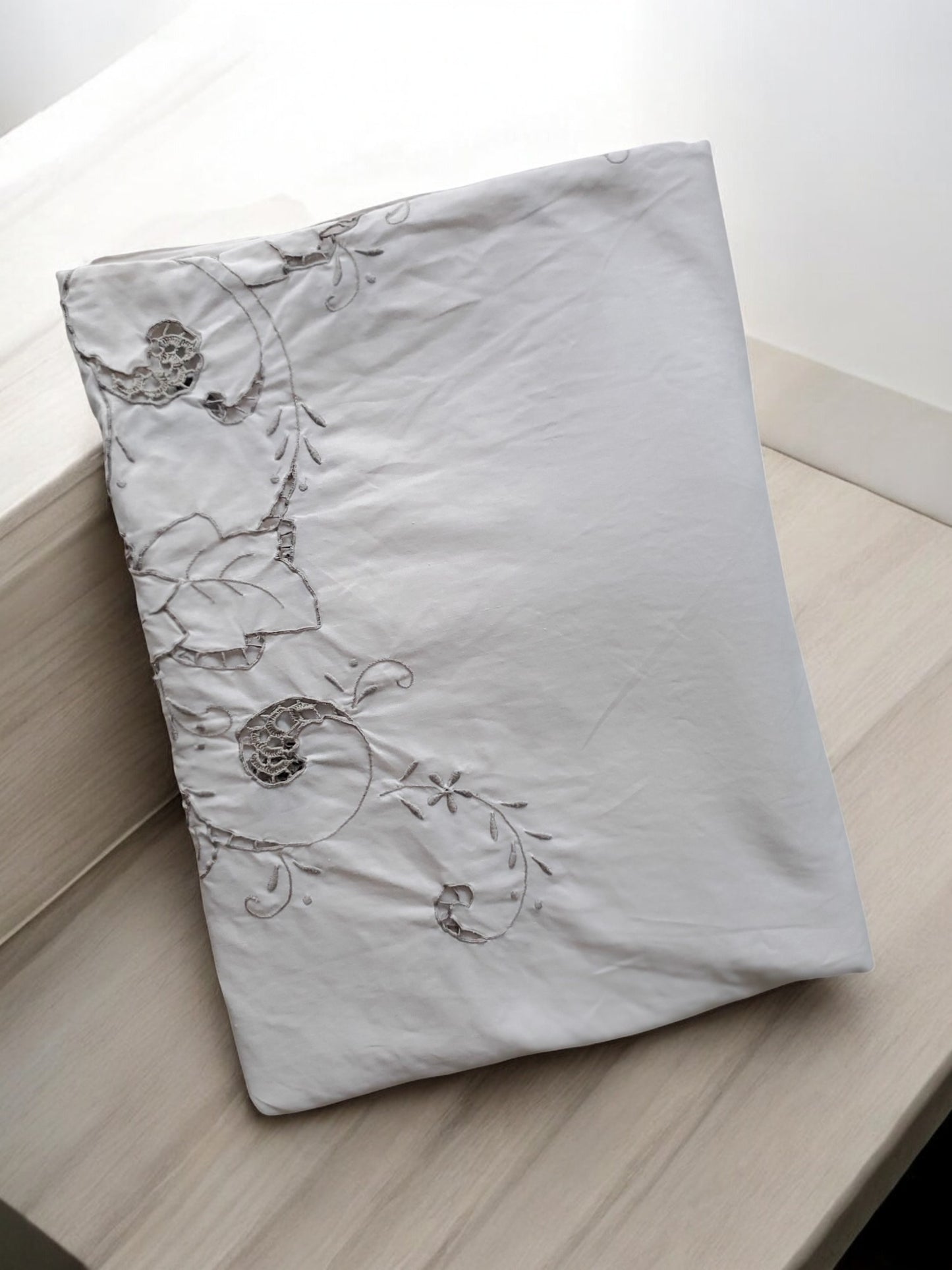 Nappe ancienne brodée